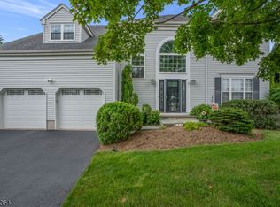 9 Robin Ct, Raritan, NJ 08869