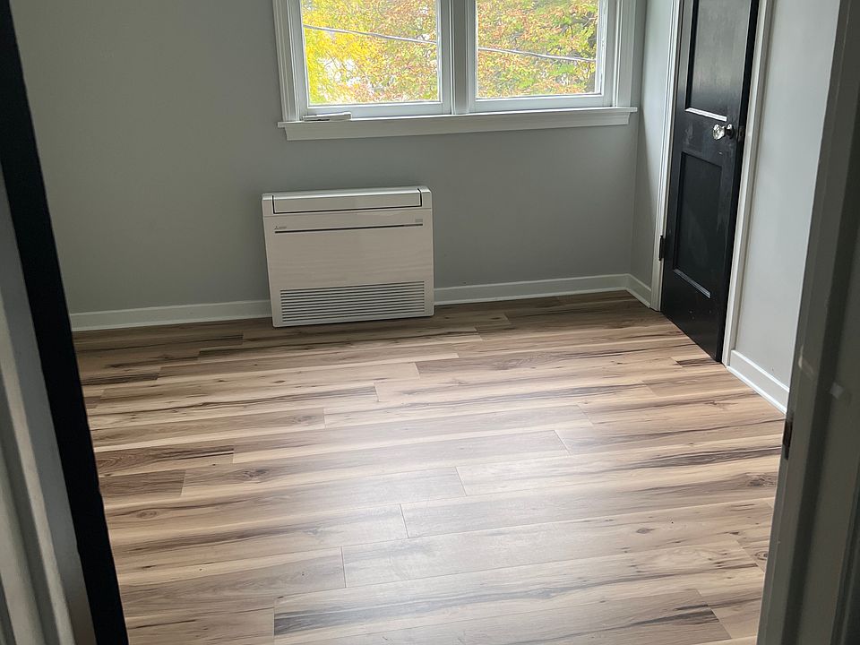 Bed 1 w/ central air/heat mini split