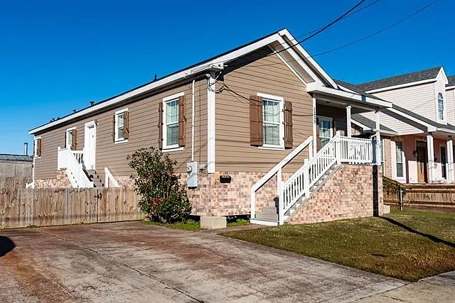 3 bed, 3.0 bath, 1800 sqft, $2,400 — Photo 2