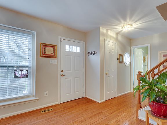 3rd image of 15234 Holleyside Dr