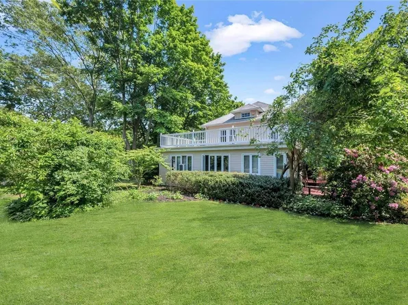 32 Wells Road, Greenlawn, NY 11740