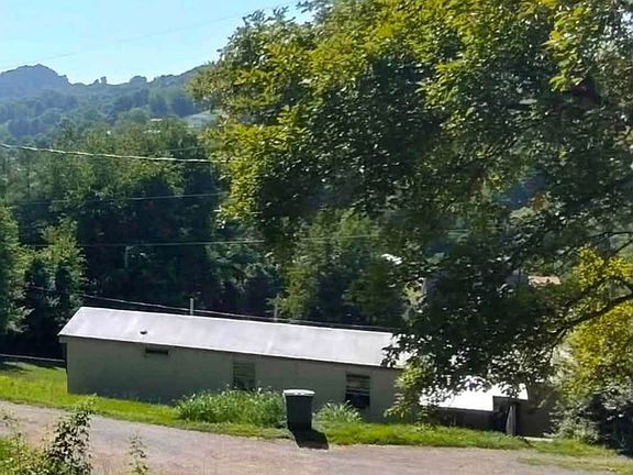 2nd image of 206 Redwood Dr