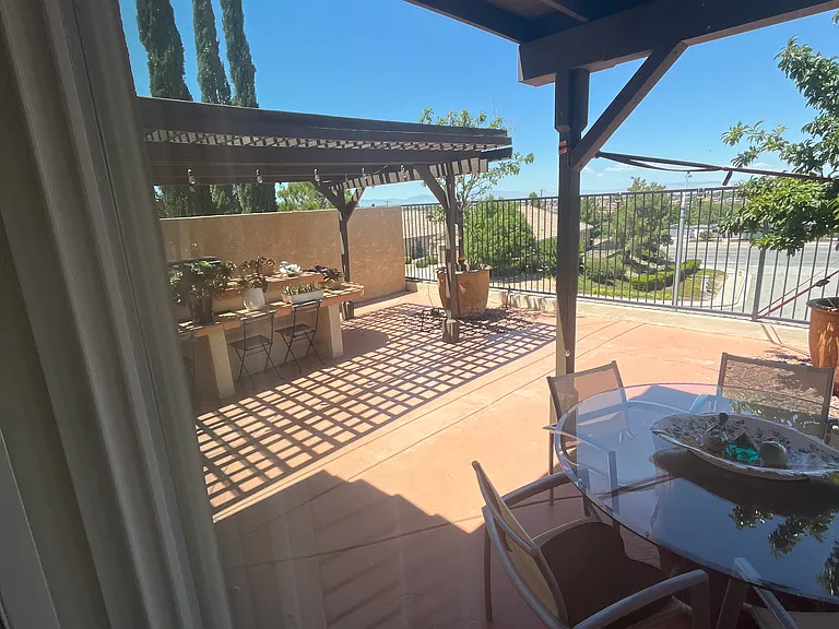 Outside built in bbq area