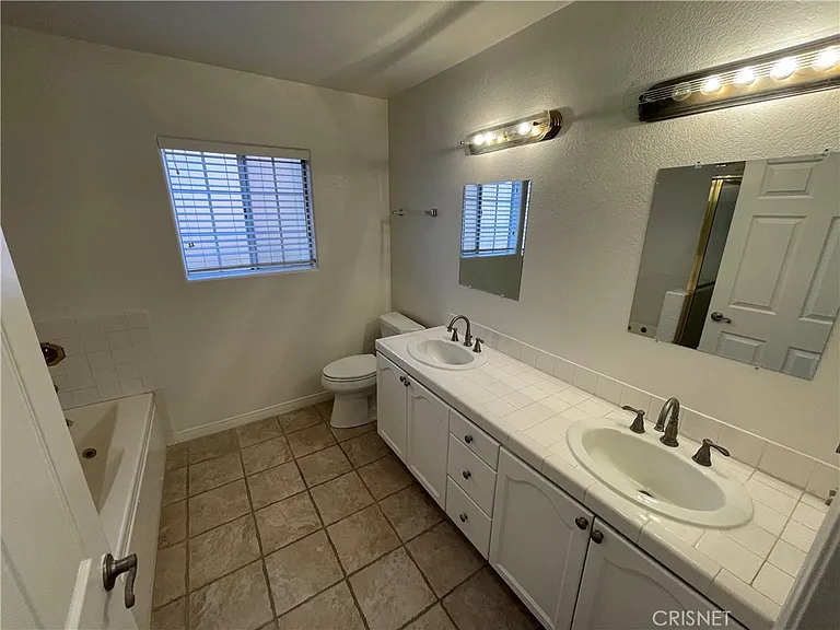 10630 Moorpark St #104 — Photo 45