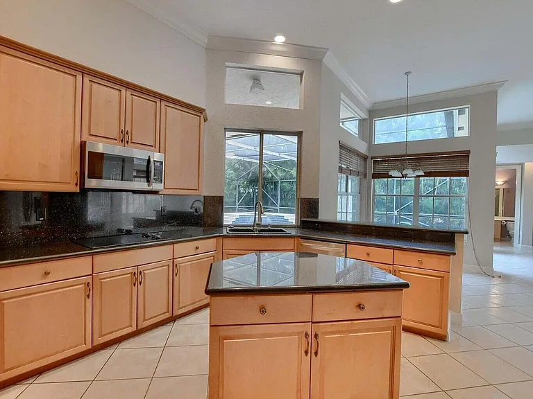 19474 Saturnia Lakes Dr — Photo 10