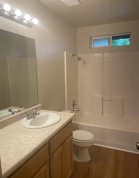 408 Spruce St — Photo 9
