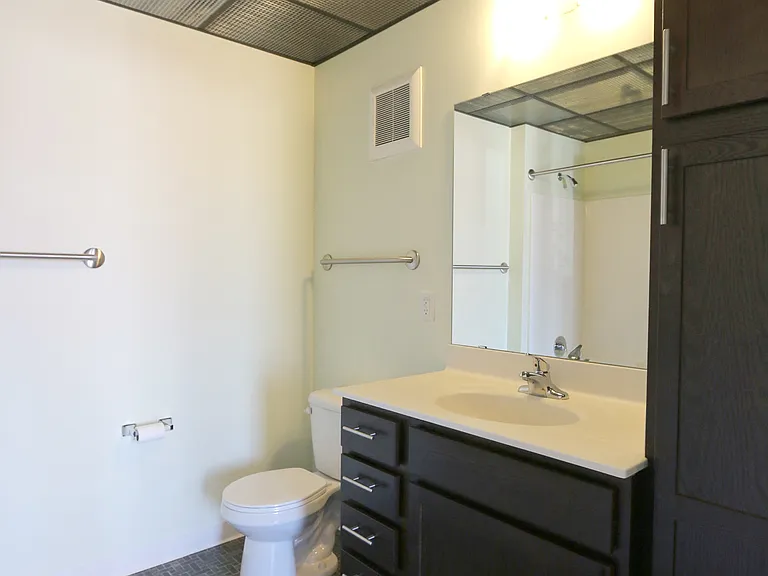 La Pompadour bathroom