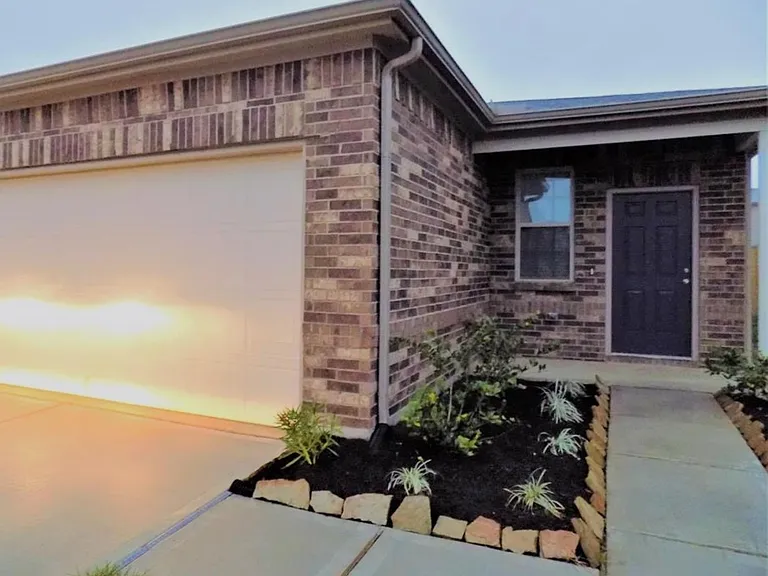 14635 Myrtle Point Dr — Photo 1