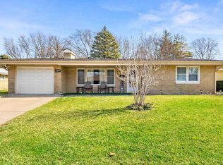 1314 Hilltop Dr, Pekin, IL