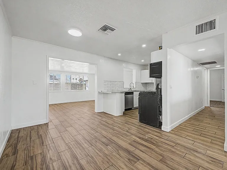 3519 W Orchid Ln — Photo 13