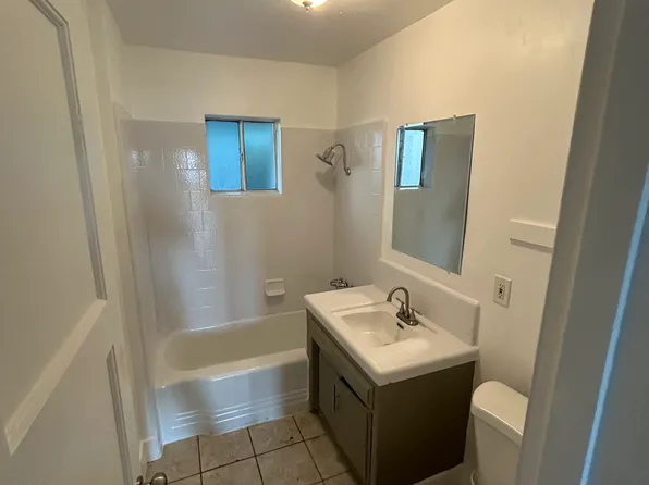 28 Garnsey Ave #1/2, Bakersfield, CA 93309