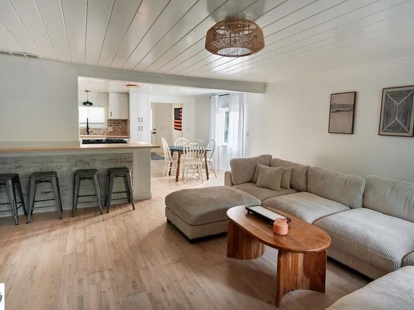 8870 E Fouch Rd, Traverse City, MI 49684