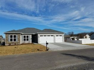 415 E Donnewald St, Worden, IL 62097