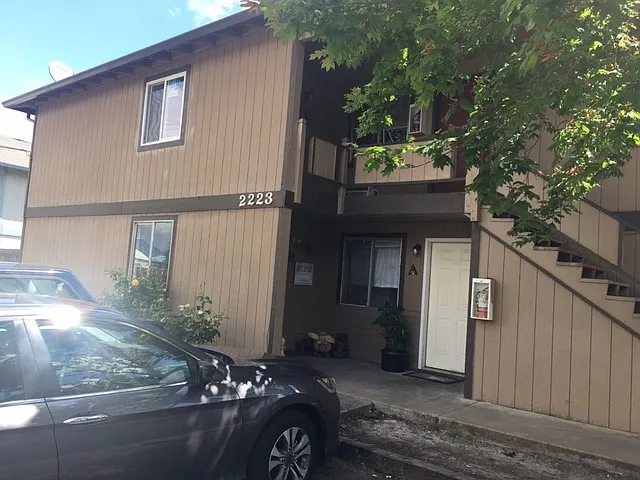 2223 Hawthorne Street Unit D ~ Excellent Ground Floor Unit — Photo 1