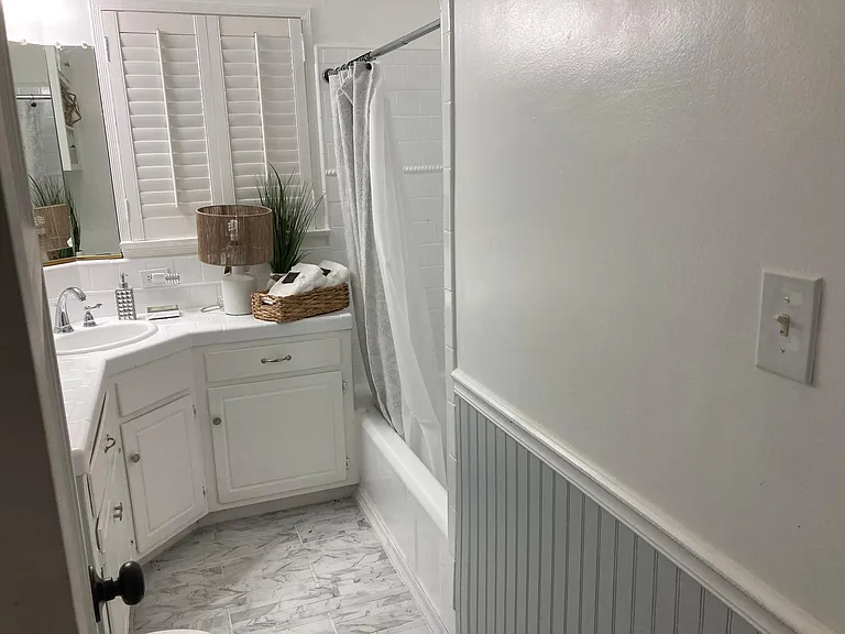 240 Hermosa Dr — Photo 4