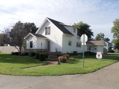 307 E Sunset Dr, Bourbon, IN, 46504
