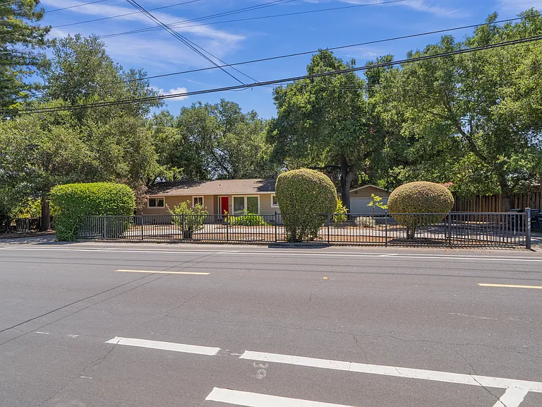 175 N El Monte Ave — Photo 1