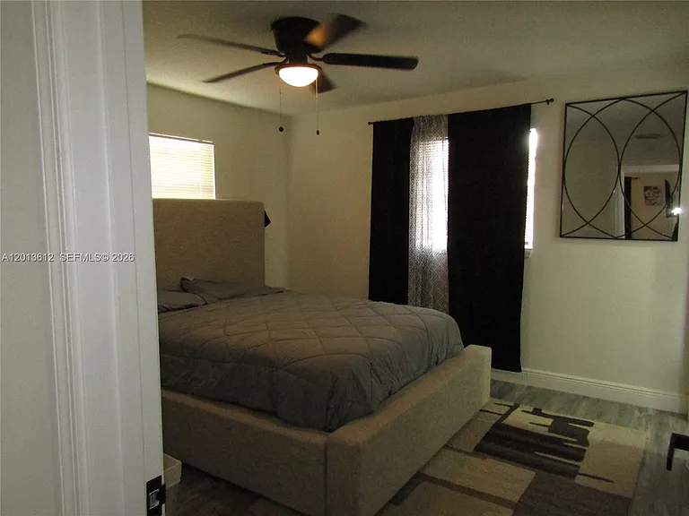 2447 Messina Ave — Photo 11