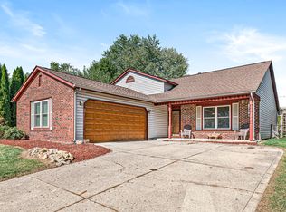 3008 Sable Ridge Ln, Greenwood, IN 46142