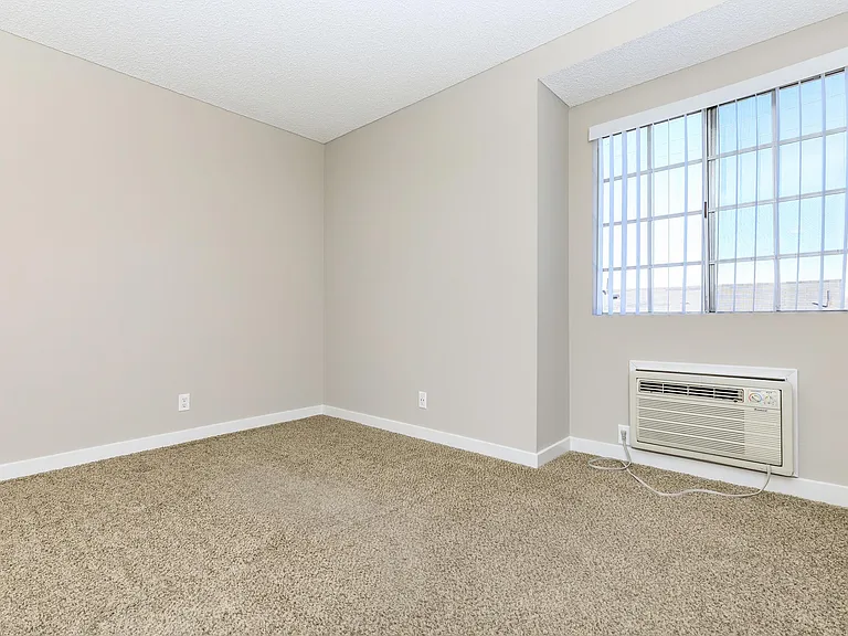 Lake Balboa Townhomes — Photo 27