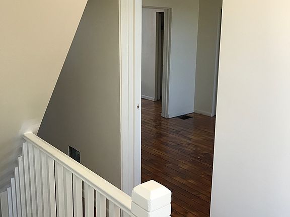 2nd Floor Staircase & Hallway