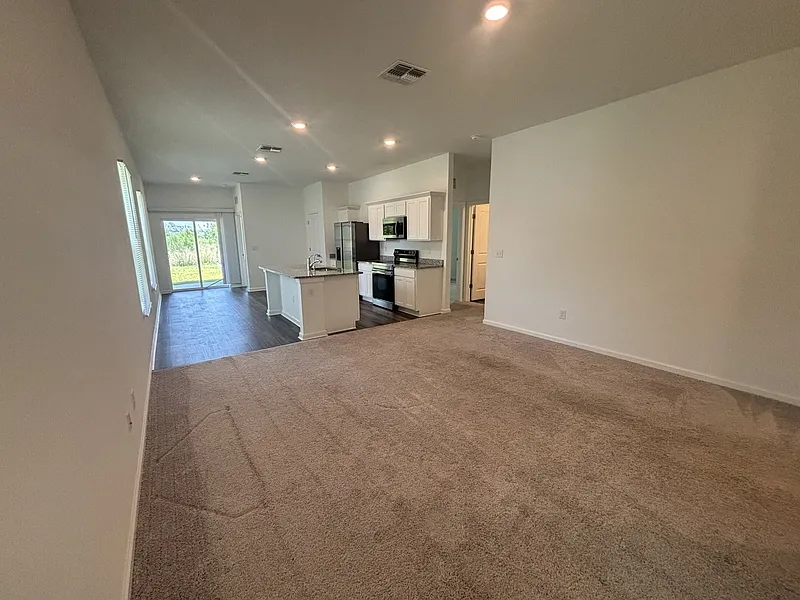 3 bed, 2.0 bath, 1412 sqft, $2,200 — Photo 3