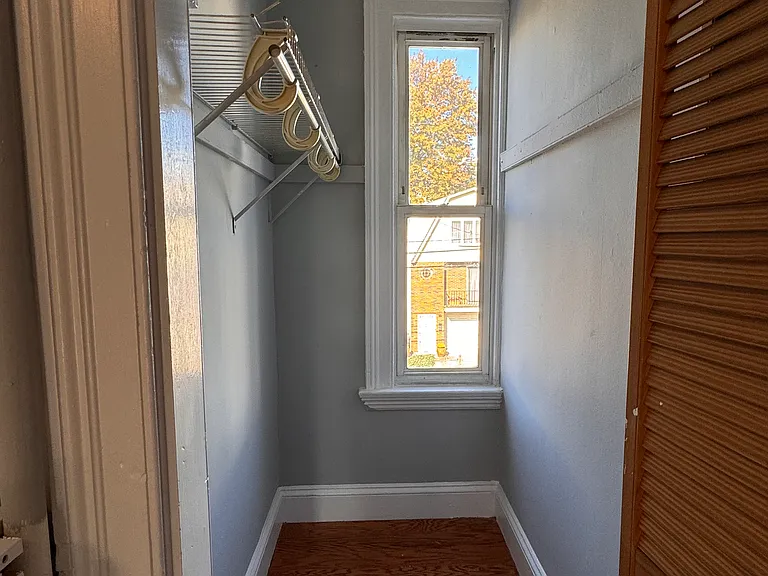 260 Webster Ave #B — Photo 4