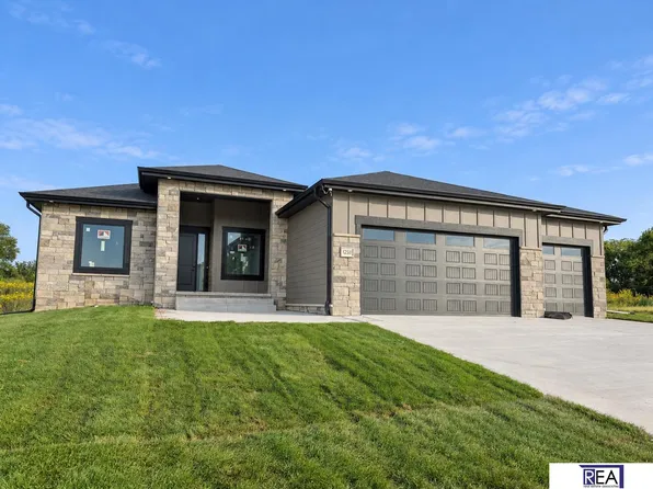 12511 S 87th Ave, Papillion, NE 68046