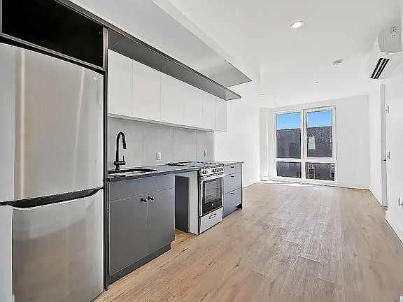 3rd image of 2175 Bergen St #5C