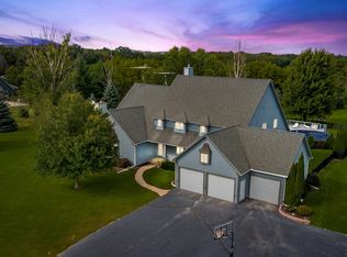 W1178 Wolf Way, Mukwonago, WI 53149
