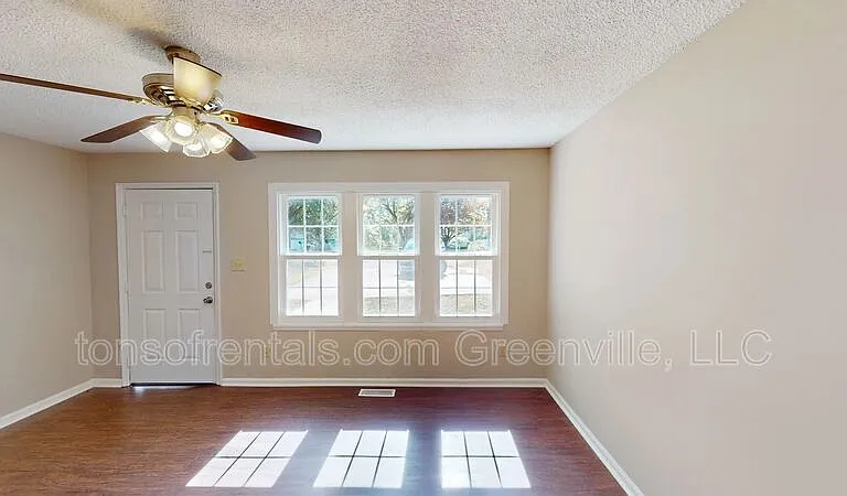 805 Anthony St — Photo 2
