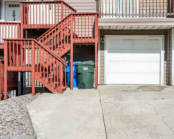 295 La Valle Strada — Photo 2