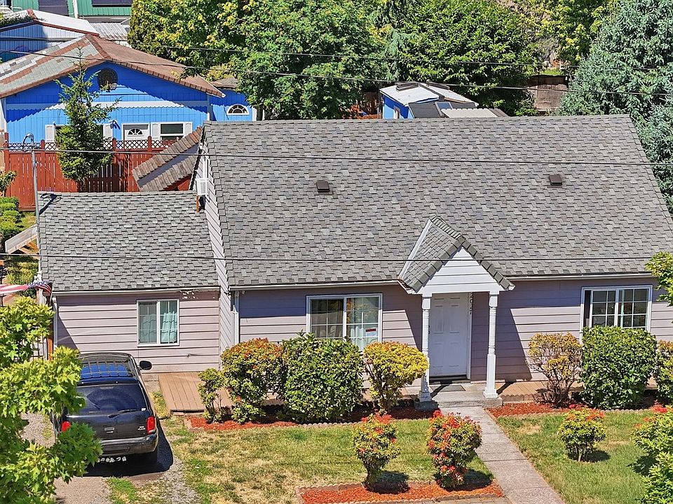 1st image of 2027 Coral Ave NE