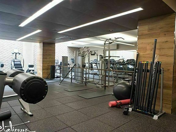 5th image of 505 W 37th St APT 1906