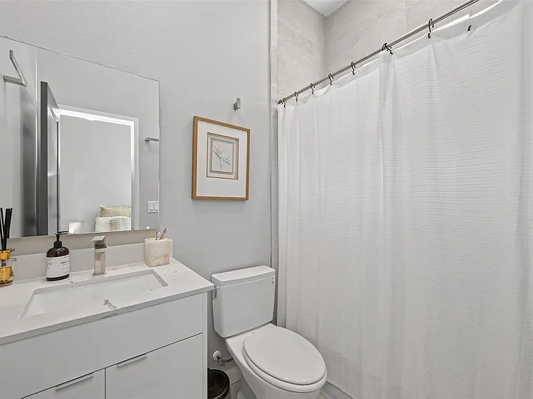 607 Memorial Heights Dr — Photo 17