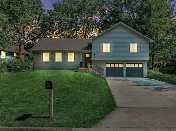 3013 Sage Brush Dr, Lawrence, KS 66047