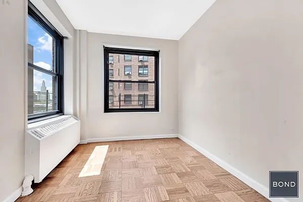 Sold by Bond New York | media 14