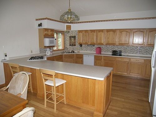 4th image of 1044 Hillwood Blvd