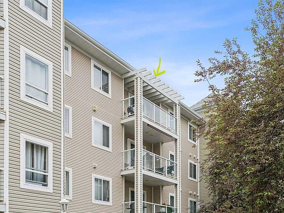 3rd image of 260 SW Shawville Way SE #413