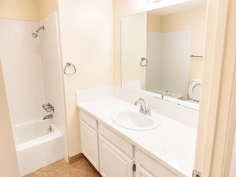 957 W 8th St #13 — Photo 7
