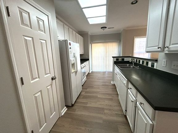 3rd image of 2404 Valley Haven Dr