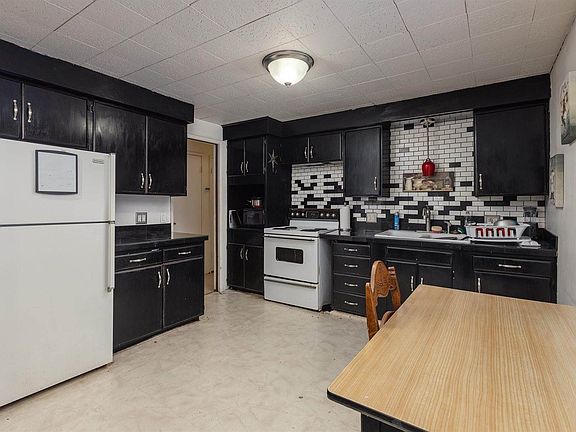 4th image of 202 Madcap Ln
