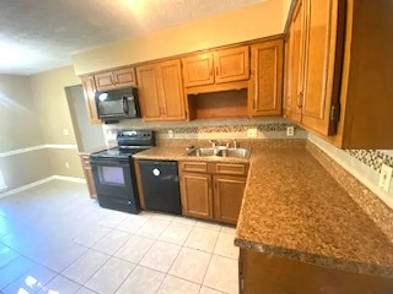 6674 Foxdale Dr — Photo 3