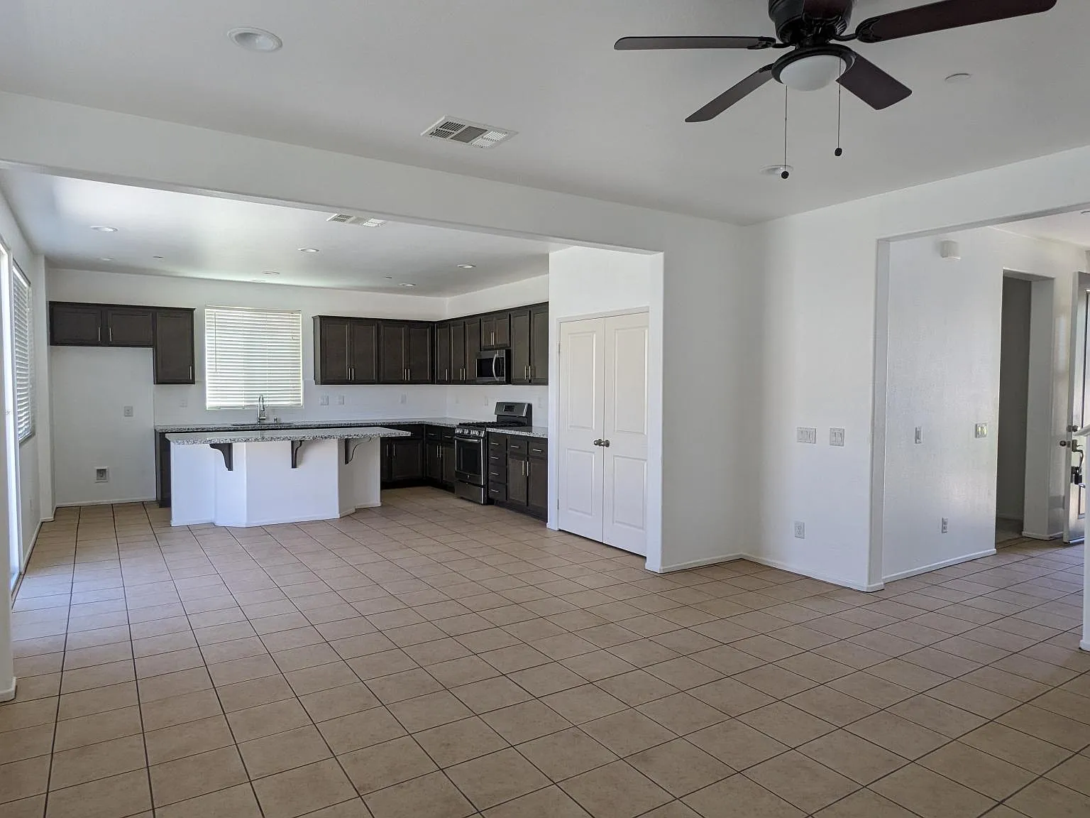 4 bed, 1948 sqft, $3,150 — Photo 3