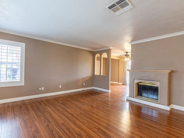 1714 Elena Dr — Photo 7