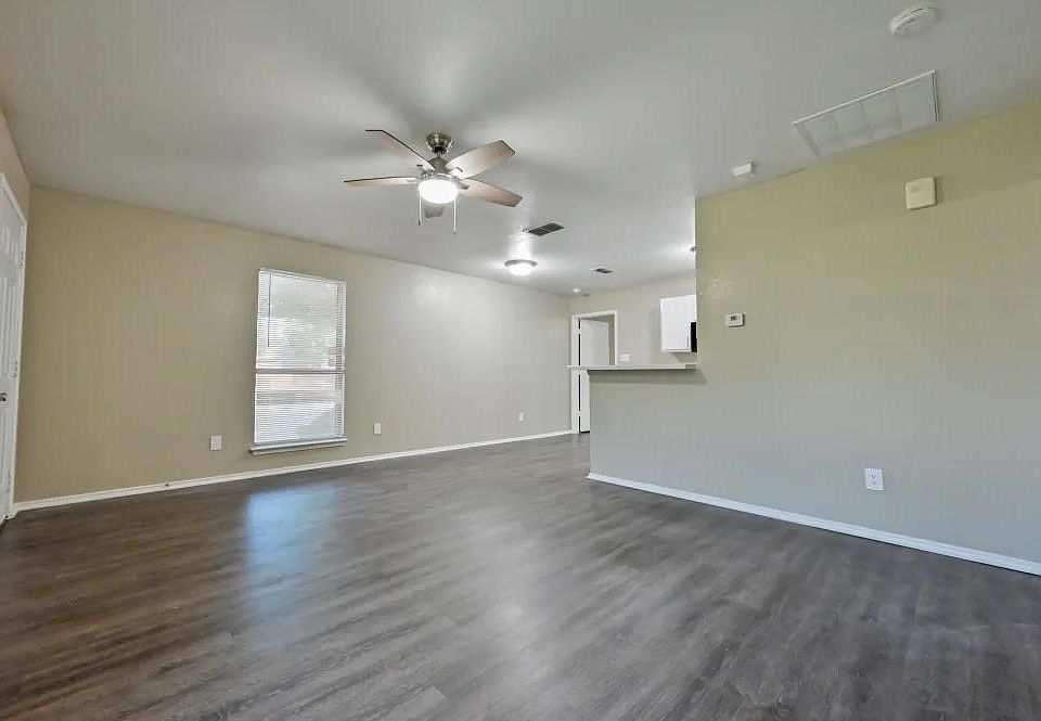2nd image of 964 Sierra Vista Ct #964