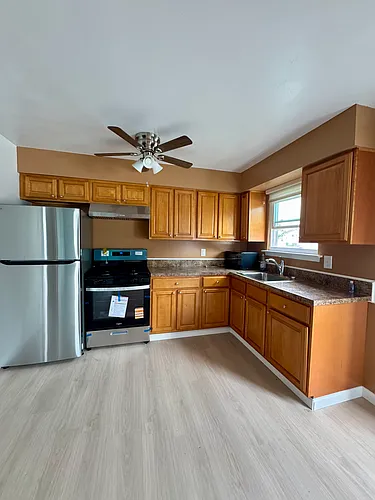 76 Berry Ave #1 Photo 1