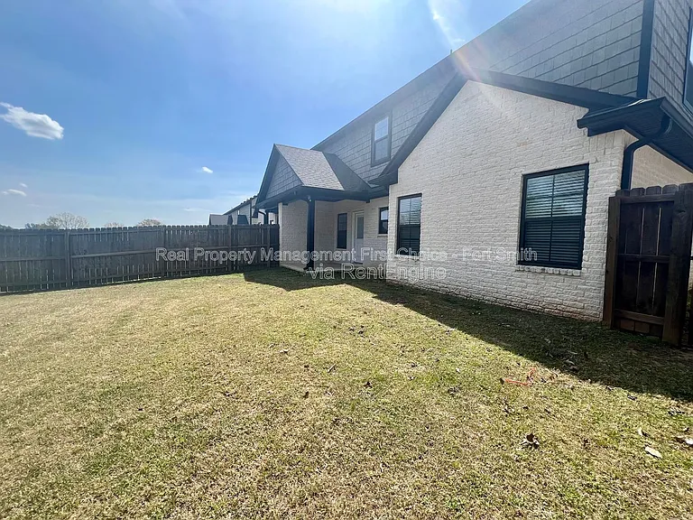 9905 Landry Dr — Photo 25
