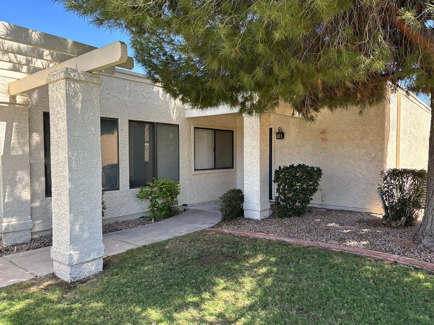 Discover a well-maintained 2-bedroom, 2-bath home in Leisure World A 45+ Active Adult Resort Comm... — Photo 2