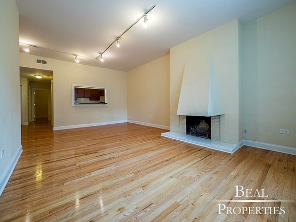 3rd image of 1425 N Dearborn St #1425A2